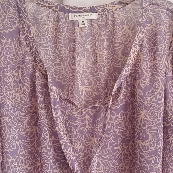 Banana Republic Sheer Violet Print Top 3/4 Sleeves and Banded Bottom Size Medium - Picture 2 of 15